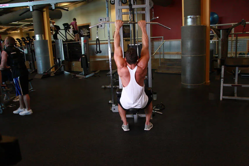 Close-Grip Front Lat Pulldown